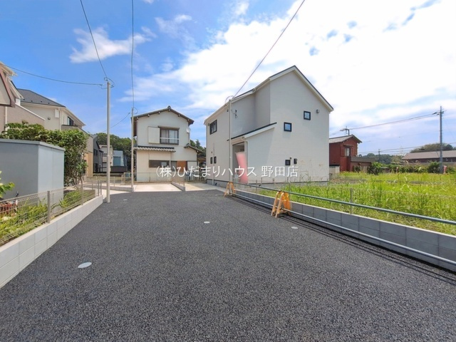 野田市柳沢新田01期　新築戸建　3号棟の前面道路含む現地写真|接道：南西側6ｍ公道