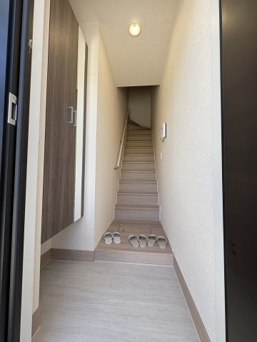 アレ・デ・フルール西向日駅前　南棟の玄関