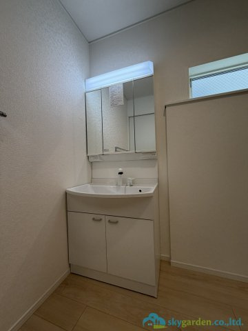 厚木市愛名第10　新築戸建　全3棟2号棟の独立洗面台