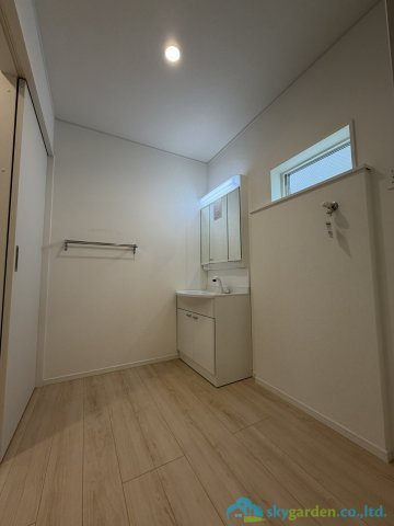 厚木市愛名第10　新築戸建　全3棟2号棟の洗面所