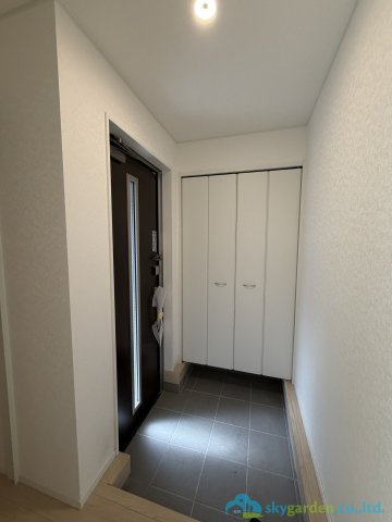 厚木市愛名第10　新築戸建　全3棟2号棟の玄関