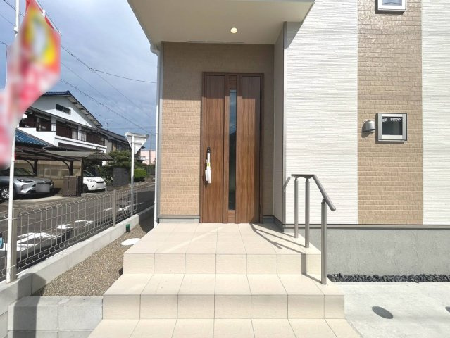 ハートフルタウン　一宮市浅井町小日比野　全１区画分譲の玄関|玄関ドアの鍵はディンプルキーと内側はサムターンキーになっており防犯性の高い仕様になっています。