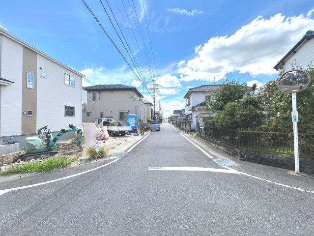ハートフルタウン　一宮市浅井町小日比野　全１区画分譲の前面道路含む現地写真|「現地（2026年8月17日）撮影」
■前面道路　
■ヤマダ不動産　株式会社リライフ