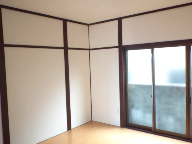 長尾町2丁目　の洋室|たっぷりの陽射しを確保する2面採光です
