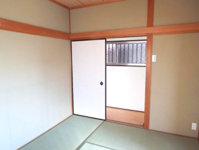 長尾町2丁目　の和室|和室が隣接しており、続き間としてお使いいただくことも
