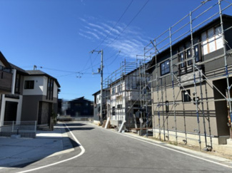 【前面道路含む現地写真】 | 大津市雄琴5丁目11　新築戸建 | 2026年5月撮影、建築中前面道路