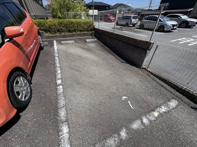 ヴェント上津台の駐車場