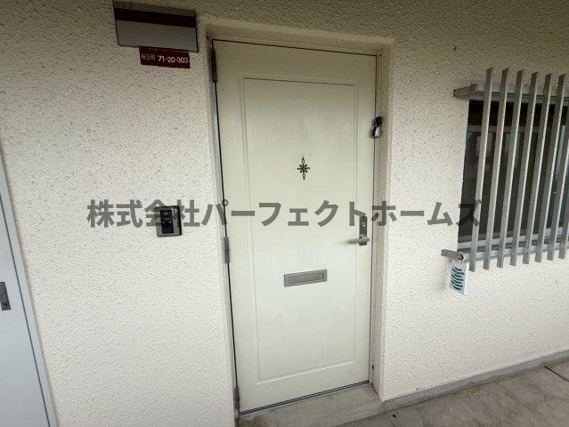 Belong枚方東1番館の玄関|明るい玄関です