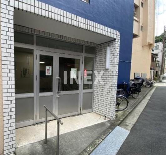 横浜市西区浅間町２丁目の賃貸マンションのエントランス