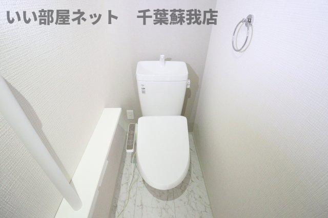 東国分寺台５丁目新築計画のトイレ|落ち着いた色調のトイレです