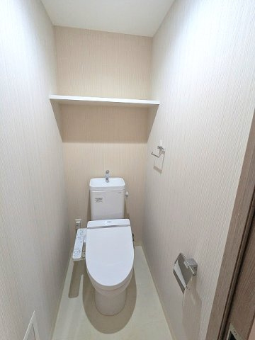 N-stage上野のトイレ|洗面室と独立した温水洗浄便座です