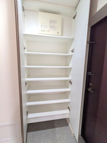 N-stage上野の玄関|収納豊富なトールタイプのシューズBOXです