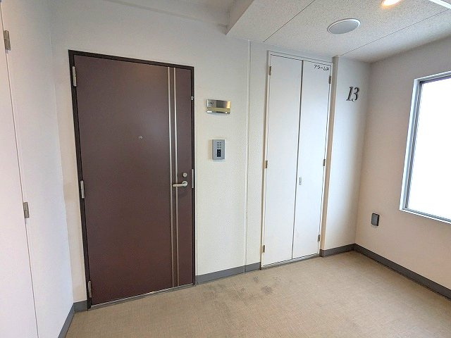 N-stage上野の設備|角部屋、雨に濡れないでエレベーターへ移動できる場所です