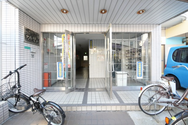 大阪市東成区大今里西１丁目の賃貸マンションのエントランス