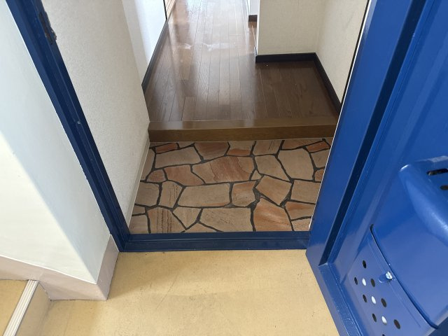 三景コーポの玄関