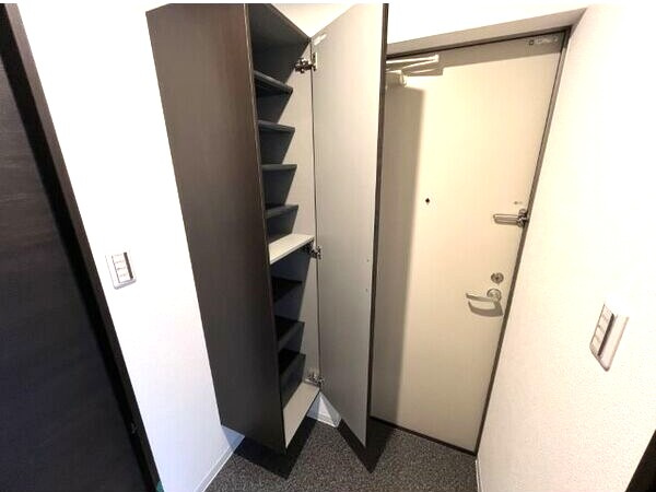 ジーメゾン名古屋松下クレストの玄関