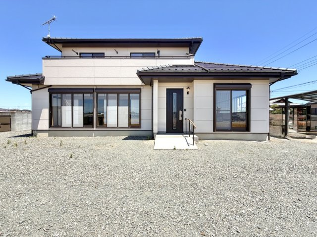 【中古戸建】伊勢崎市五目牛町の外観|■外観｜土日のご見学はもちろん、平日・夜間のご案内も大歓迎です♪「今から見たい」や「仕事終わりに見たい」にもご対応できますのでお気軽にお問い合わせください♪