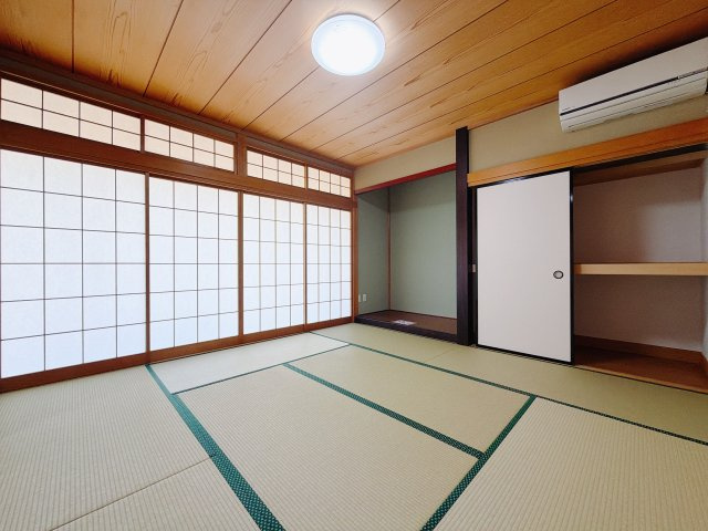 【中古戸建】伊勢崎市五目牛町の和室|■1階和室｜和室でしか味わえない畳ならではの香りや素材で和のやすらぎを感じてください♪休日はお子様とお昼寝するのにも最適です！