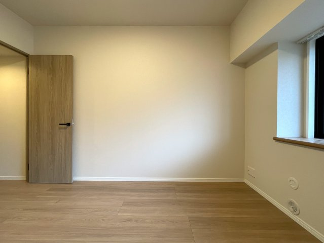 室内でなにかあれば、いつでも繋がる専用コールナンバー発行！引渡し後のアフターもある、見て納得、住んで安心の『コスモ保土ヶ谷パークフォルム』リノベーションの洋室|スタンダードな洋室です