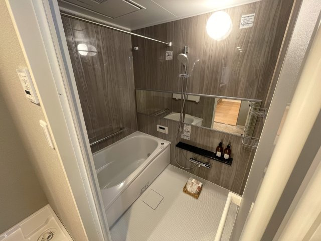 室内でなにかあれば、いつでも繋がる専用コールナンバー発行！引渡し後のアフターもある、見て納得、住んで安心の『コスモ保土ヶ谷パークフォルム』リノベーションの浴室|日々の疲れを癒すお風呂付です
