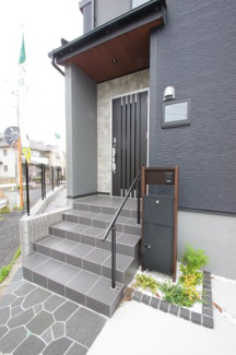 【エントランス】 | 【仲介手数料無料！！】川崎市麻生区虹ヶ丘1丁目　新築戸建て（全2棟）1号棟　6880万円