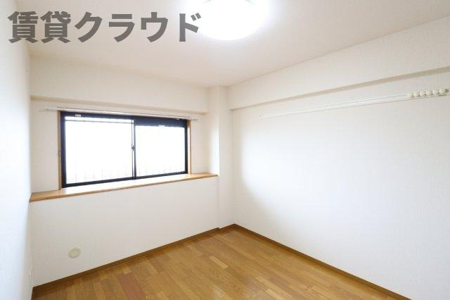 ドミール陽水の寝室|開放的な寝室です