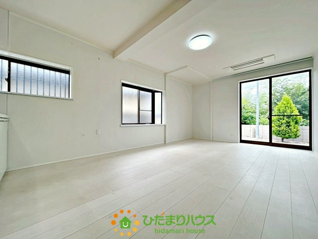 古河市牧野地　中古一戸建ての居間・リビング