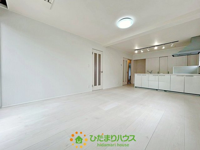 古河市牧野地　中古一戸建ての居間・リビング