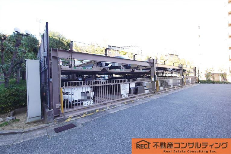六甲グランドヒルズ2号館の駐車場