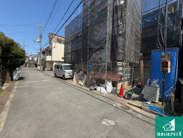 枚方市藤阪元町　第2期　新築一戸建ての前面道路含む現地写真|周辺は落ち着いた街並みの住宅地！子育てがしやすい住環境です！まだ未完成ですが、現地でしかわからない事もございます。是非一度ご覧ください。