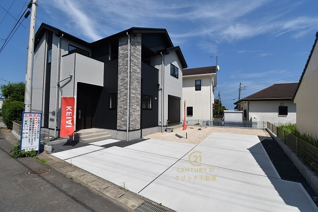 ケイアイフィット　日立市相賀町　2期 　限定1棟！の駐車場|並列駐車可能なカースペースを確保。毎日のお車の出し入れがストレスなく行えます！
内覧可能です。ご予約はHPから、またお電話でも、お気軽にどうぞ。