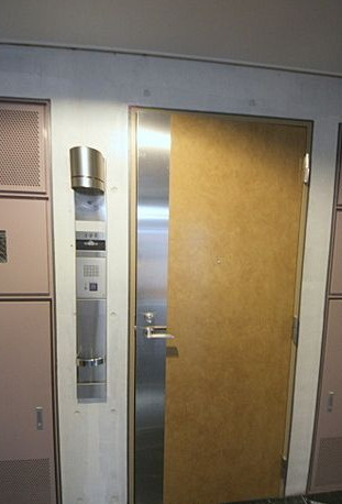 エスパシオ内藤町の玄関