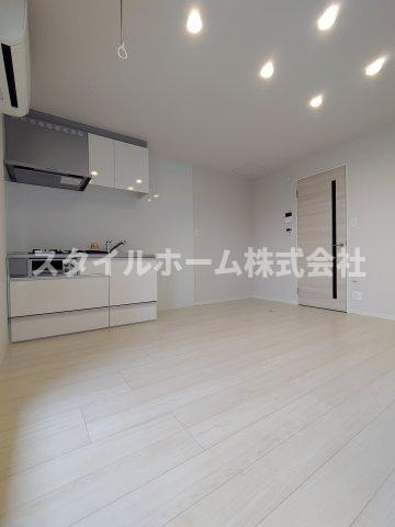 ミュール鴻の居間・リビング|同建物内別部屋の写真です。