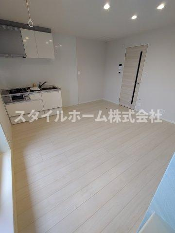 ミュール鴻の居間・リビング|同建物内別部屋の写真です。