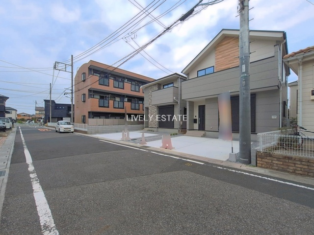 草加市長栄2丁目 新築分譲住宅 全3棟 3号棟の前面道路含む現地写真