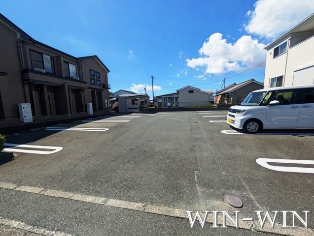 エヴァーグリーン二川の駐車場