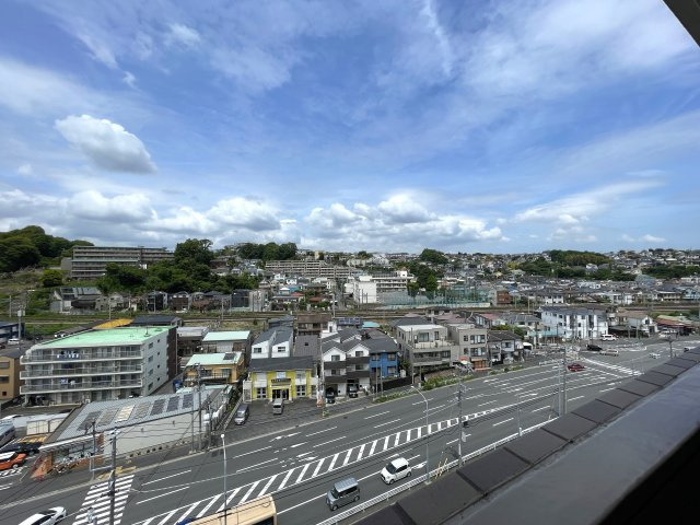 さぁ、来た！最上階×角部屋で眺望も最高なこの一室！駅までほぼ平坦でMEGAドンキが常連になる！『レクセル保土ヶ谷』リノベーションの展望