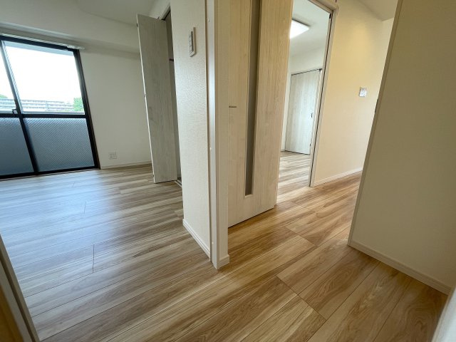 さぁ、来た！最上階×角部屋で眺望も最高なこの一室！駅までほぼ平坦でMEGAドンキが常連になる！『レクセル保土ヶ谷』リノベーションの内装|内装は落ち着いています