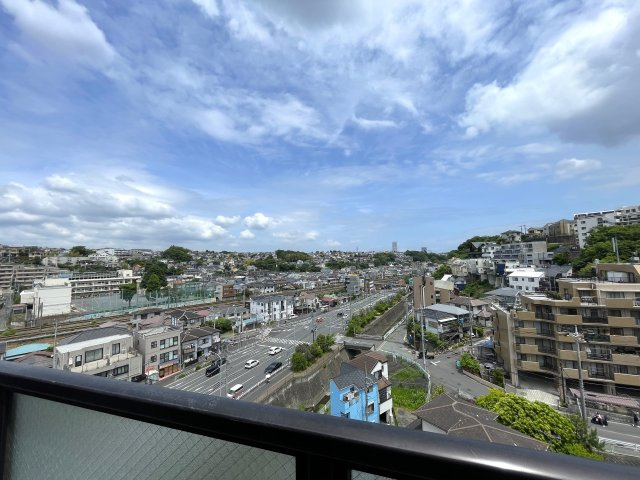 さぁ、来た！最上階×角部屋で眺望も最高なこの一室！駅までほぼ平坦でMEGAドンキが常連になる！『レクセル保土ヶ谷』リノベーションの展望