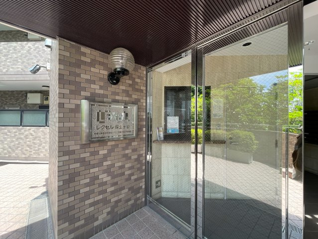 さぁ、来た！最上階×角部屋で眺望も最高なこの一室！駅までほぼ平坦でMEGAドンキが常連になる！『レクセル保土ヶ谷』リノベーションのエントランス|清潔なエントランスです