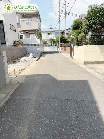 流山市立東深井22期　新築戸建　1号棟の前面道路含む現地写真|接道：東側約4ｍ公道