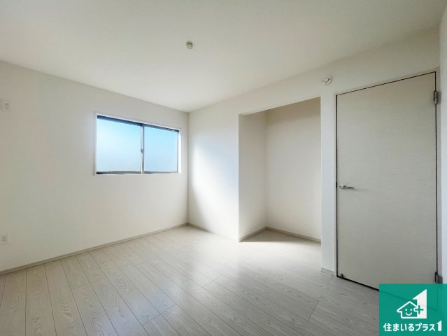 加古川市尾上町口里　第12期　新築一戸建ての洋室|収納スペースが充実しているので子供の成長に合わせてたくさん収納ができます！家族構成に合わせた様々な活用ができる収納！
