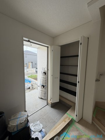 秦野市堀西第25　新築戸建　全4棟2号棟の玄関