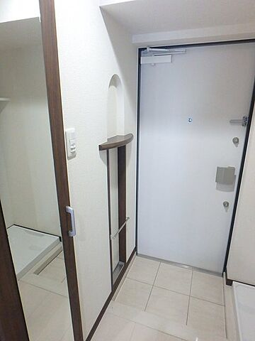 グランフォース北綾瀬の玄関