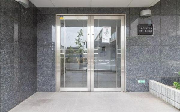 GENOVIA中野・都立家政のエントランス