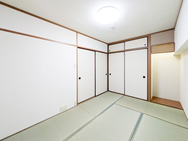 グランドハイツ甲陽園の和室|畳の上でゆっくりとくつろげる和室です