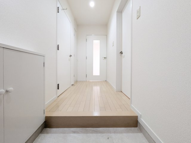 グランドハイツ甲陽園の玄関|明るい玄関です