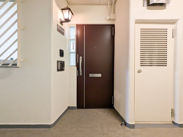 グランドハイツ甲陽園の玄関|きれいな玄関です
