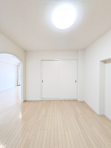 グランドハイツ甲陽園の洋室|広々とした洋室です