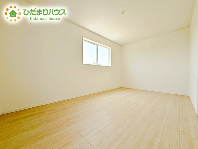 【寝室】 | 東海村亀下第1　新築戸建　1号棟 | 大きなベッドを置いても余裕の広さの主寝室♪♪